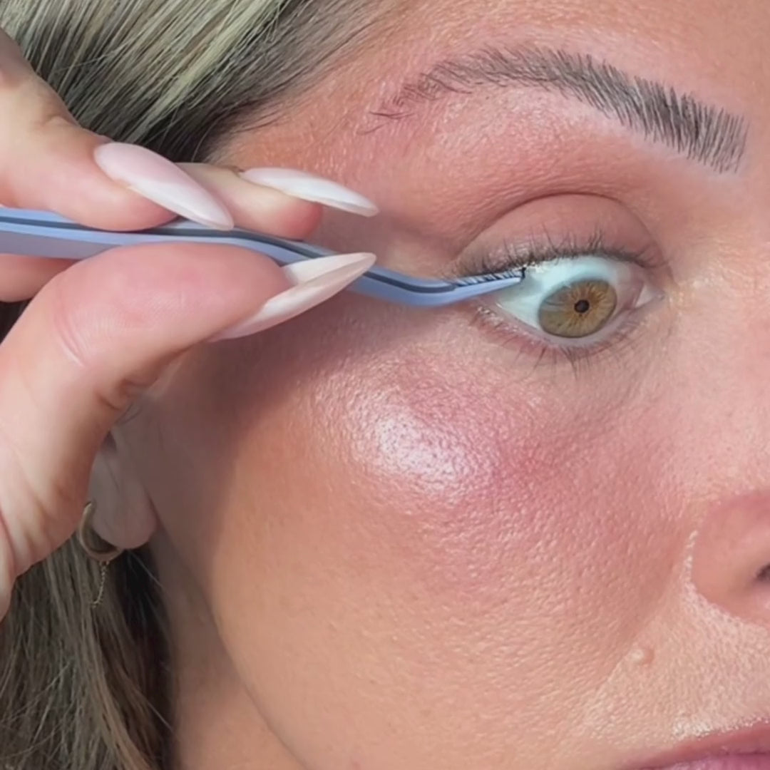 Load video: PRO Self-Adhesive Cluster Lashes